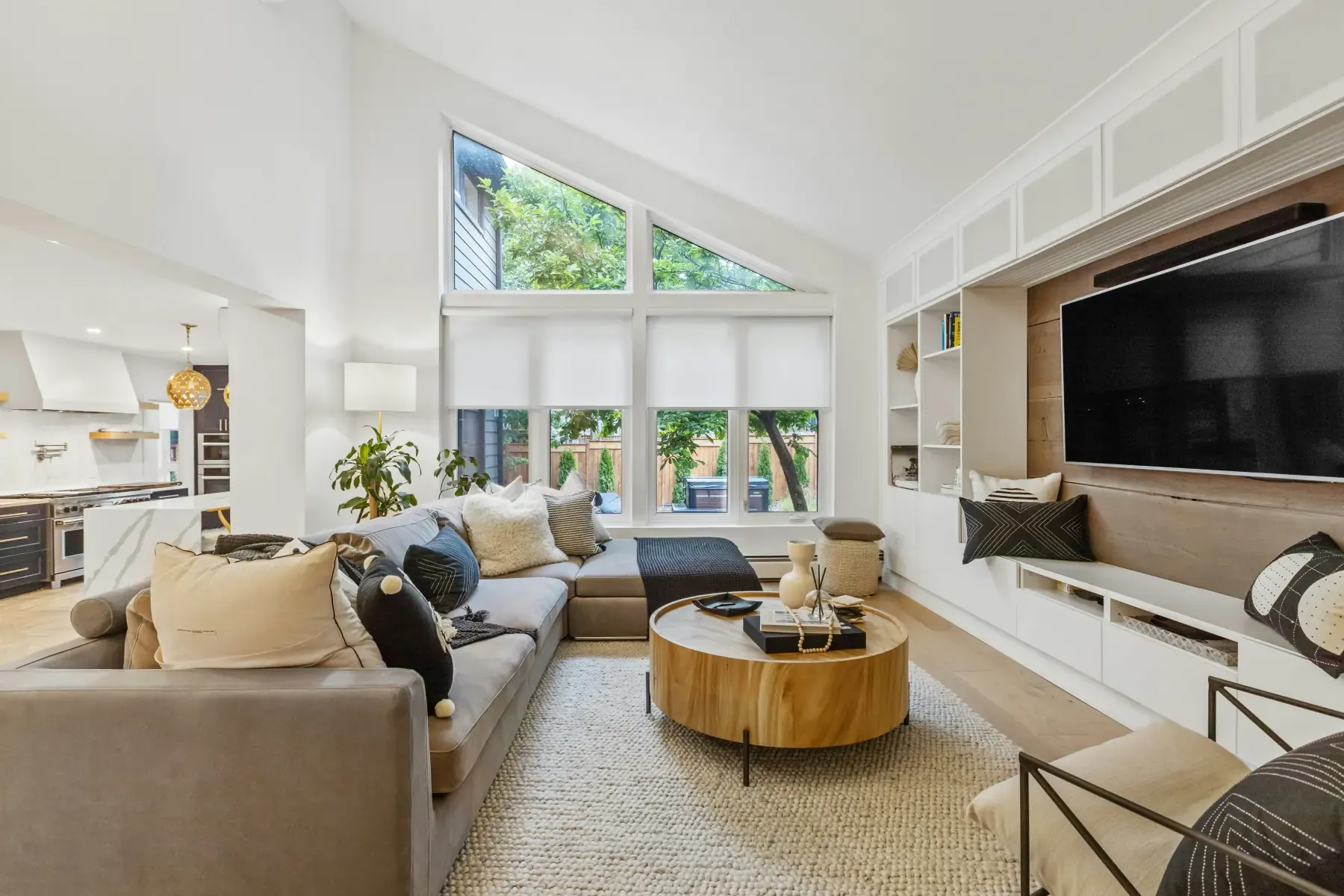 Living room with modern layout and finishes